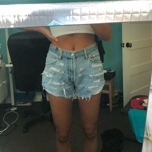 LEVI’S JEAN SHORTS